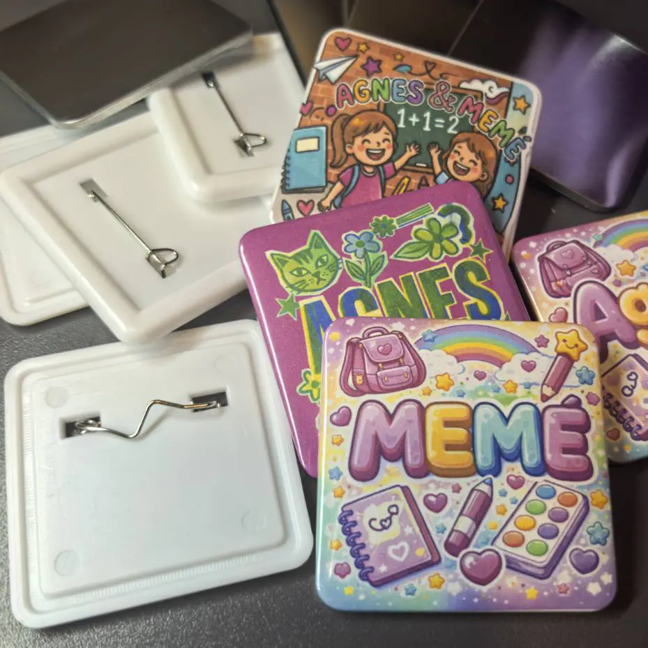 เข็มกลัดและแม่เหล็กสี่เหลี่ยม